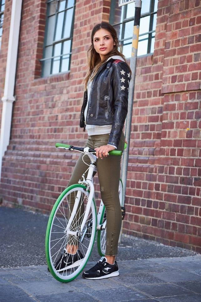 KangaROOS Bikerjacke mit vielen Ösen, Zippern und aufgenähten Sternen Black-used, Blue-used 11 KangaROOS Bikerjacke mit vielen Ösen, Zippern und aufgenähten Sternen Black-used, Blue-used – Bild 9