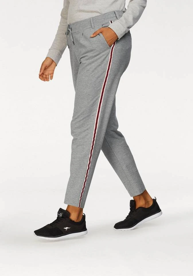 KangaROOS Jogger Pants mit seitlichem, aufgesetztem Galon-Streifen Marine, Weiß, Graublau-meliert, Schwarz 16 KangaROOS Jogger Pants mit seitlichem, aufgesetztem Galon-Streifen Marine, Weiß, Graublau-meliert, Schwarz – Bild 14