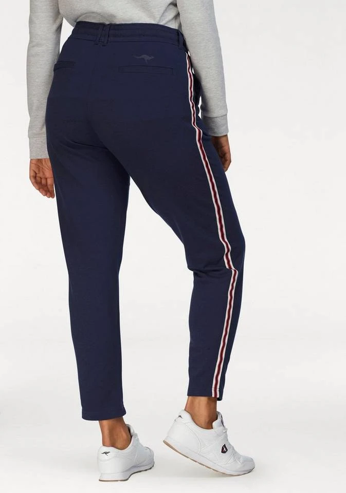KangaROOS Jogger Pants mit seitlichem, aufgesetztem Galon-Streifen Marine, Weiß, Graublau-meliert, Schwarz 15 KangaROOS Jogger Pants mit seitlichem, aufgesetztem Galon-Streifen Marine, Weiß, Graublau-meliert, Schwarz – Bild 13