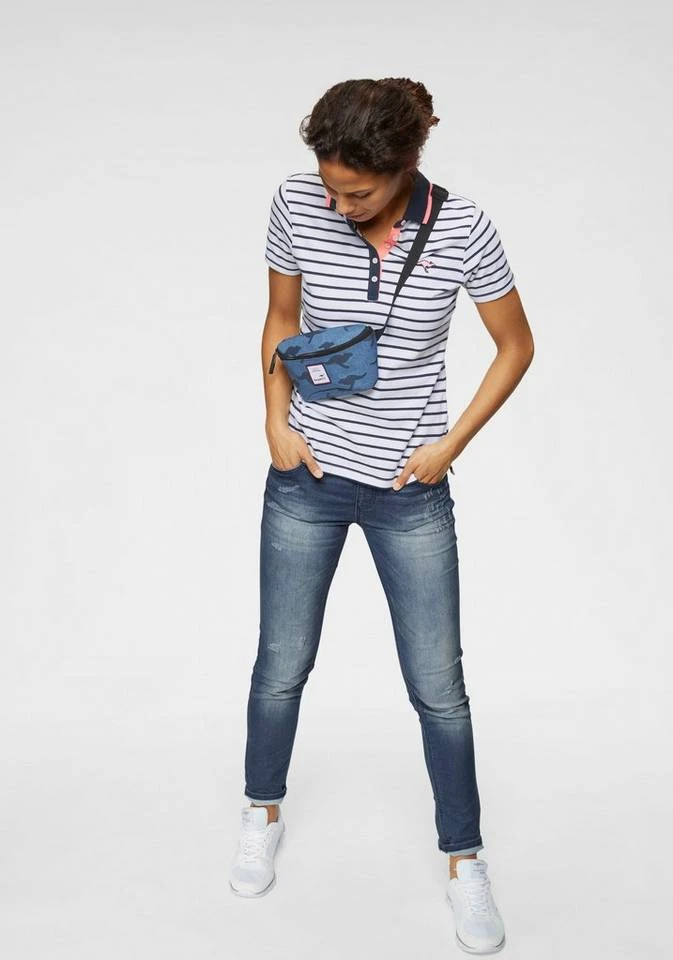 KangaROOS Poloshirt im modischem Streifen-Look mit kontrastfarbenen Details 6 KangaROOS Poloshirt im modischem Streifen-Look mit kontrastfarbenen Details – Bild 4