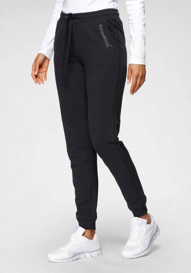2c8231ef-e9dd-51e3-bc7e-59dba5c03e2a.jpg KangaROOS Jogger Pants mit Logo-Schriftzug an der Tasche - NEUE KOLLEKTION Schwarz, Graublau -KANGAROOS Verkäufe 2c8231ef e9dd 51e3 bc7e 59dba5c03e2a