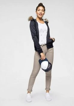 KangaROOS Chinohose (Set, 2-tlg., mit Gürtel) in schmaler Form, mit Kordel zu binden Beige, Schwarz, Weiß, Marine 104 KangaROOS Chinohose (Set, 2-tlg., mit Gürtel) in schmaler Form, mit Kordel zu binden Beige, Schwarz, Weiß, Marine -KANGAROOS Verkäufe 31902266