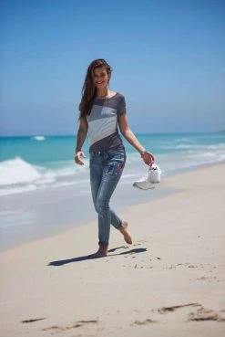 KangaROOS T-Shirt mit Colorblocking-Design Altrosa-grau-weiß, Schwarz-grau-weiß, Blau-grau 19 KangaROOS T-Shirt mit Colorblocking-Design Altrosa-grau-weiß, Schwarz-grau-weiß, Blau-grau -KANGAROOS Verkäufe 37327655