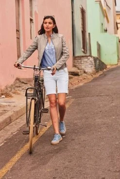 KangaROOS Hemdbluse mit Volants am Ärmel und Blumen-Stickerei vorne 9 KangaROOS Hemdbluse mit Volants am Ärmel und Blumen-Stickerei vorne -KANGAROOS Verkäufe 37387591