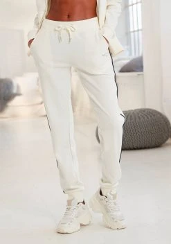 KangaROOS Relaxhose mit kontrastfarbenem Piping Rot, Weiß, Marine -KANGAROOS Verkäufe 40893de1 5b4c 5c71 8d08 117ee74a6068