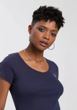 KangaROOS T-Shirt mit V-Neck und silberschimmernden Logodruck auf der Brust - NEUE KOLLEKTION Rosa, Weiß, Marine 4 KangaROOS T-Shirt mit V-Neck und silberschimmernden Logodruck auf der Brust - NEUE KOLLEKTION Rosa, Weiß, Marine -KANGAROOS Verkäufe 50978150 ec65 50a2 a213 65acd807c19b