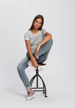 KangaROOS T-Shirt mit modischen Rippenbünchen Schwarz, Blau, Hellgrau-meliert 33 KangaROOS T-Shirt mit modischen Rippenbünchen Schwarz, Blau, Hellgrau-meliert -KANGAROOS Verkäufe 76bc00ab 9b41 53a3 88d8 e6e99d83451f