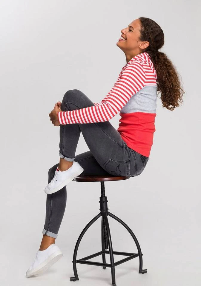 7a90eca6-6b91-5cfa-ba27-184c8bd40a96.jpg KangaROOS Kapuzenshirt in verspielter Ringel-Optik mit Colorblocking Design Schwarz-weiß-hellgrau, Weiß-marine-rauchblau, Coral-hellgrau-gestreift, Grün-marine-gestreift -KANGAROOS Verkäufe 7a90eca6 6b91 5cfa ba27 184c8bd40a96