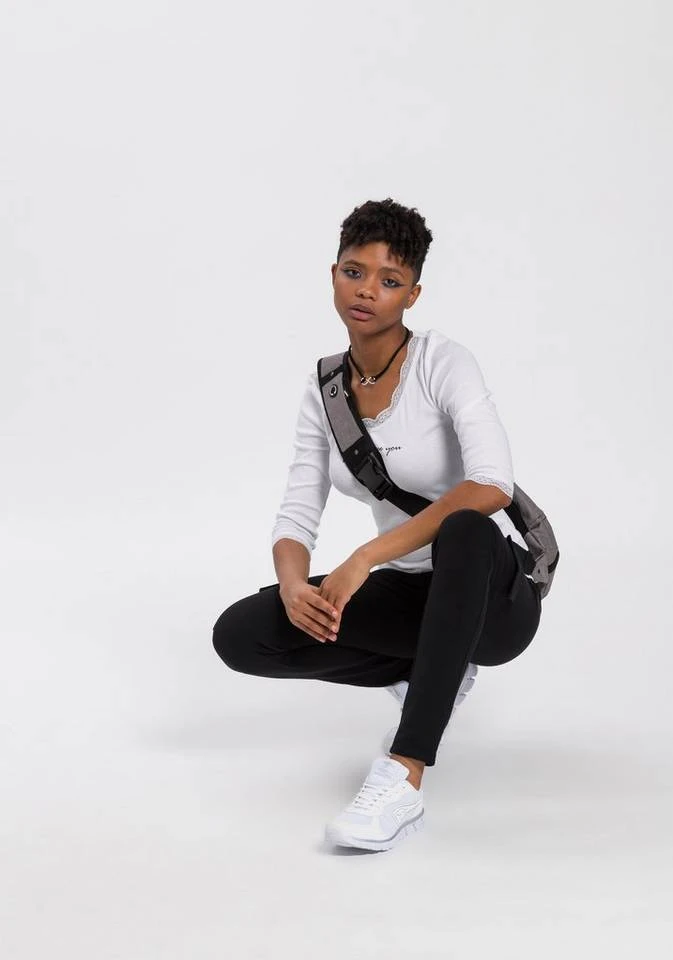 9c4d6d5b-e6dd-5495-a869-891ce698371c.jpg KangaROOS T-Shirt mit Spitzenband am V-Ausschnitt & 3/4-Arm - NEUE KOLLEKTION Schwarz, Weiß -KANGAROOS Verkäufe 9c4d6d5b e6dd 5495 a869 891ce698371c