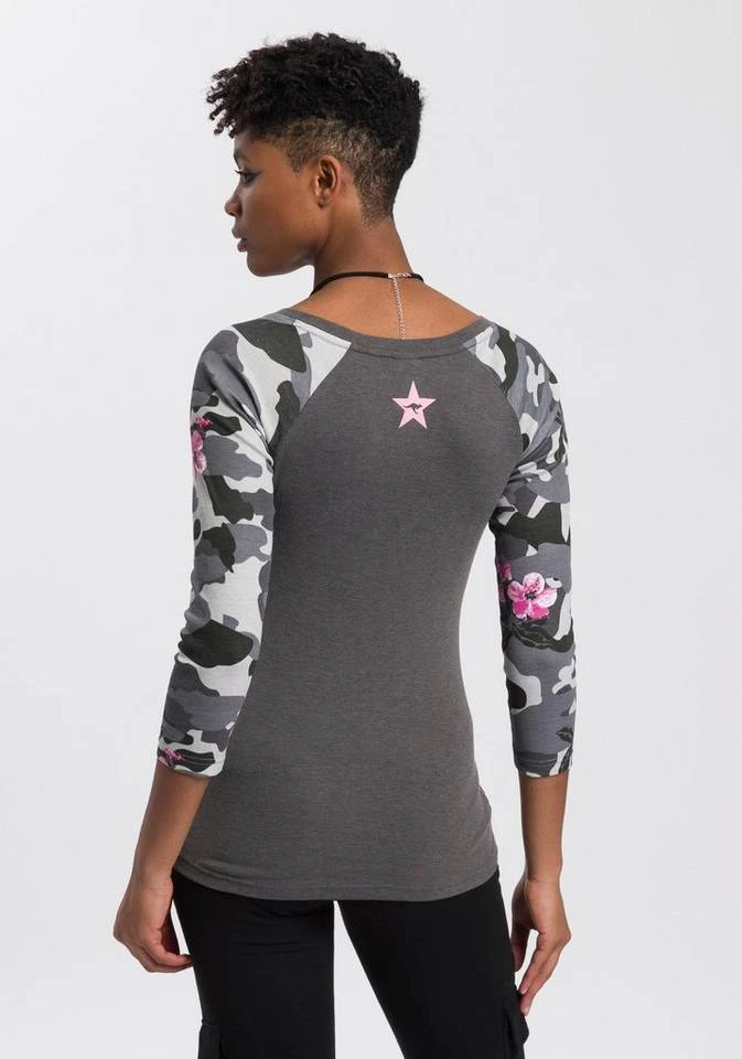 KangaROOS 3/4-Arm-Shirt mit tarnfarbenen Camouflage-Ärmeln und Front-Print Anthrazit-schwarz, Offwhite-tarnfarben 4 KangaROOS 3/4-Arm-Shirt mit tarnfarbenen Camouflage-Ärmeln und Front-Print Anthrazit-schwarz, Offwhite-tarnfarben – Bild 2