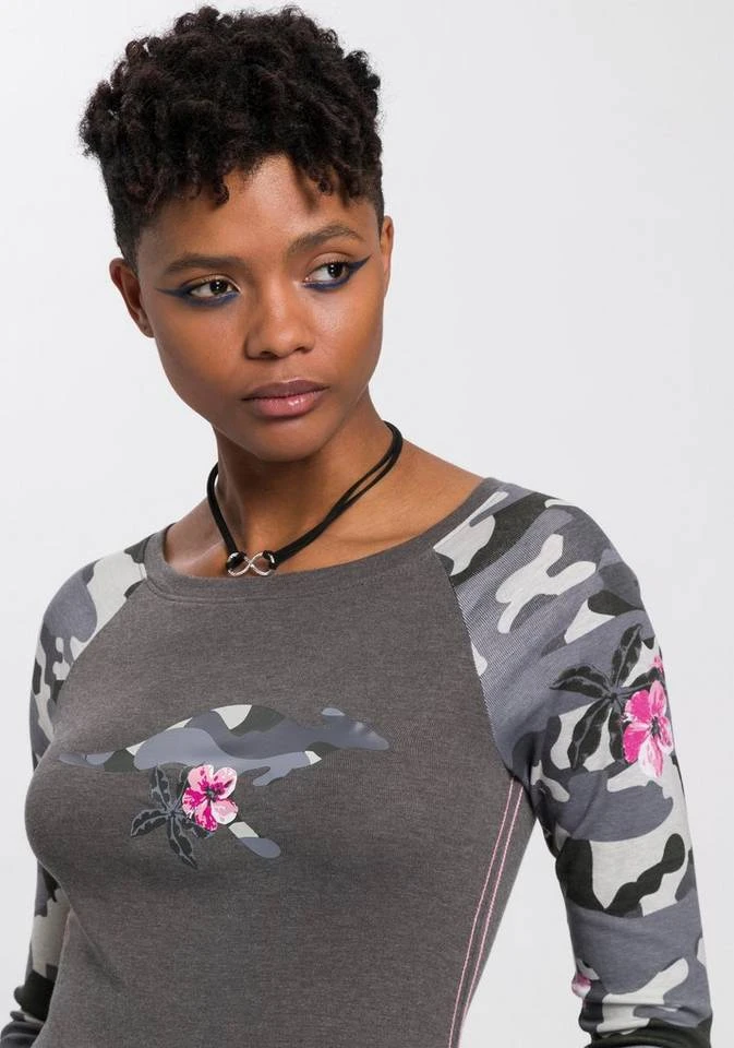 KangaROOS 3/4-Arm-Shirt mit tarnfarbenen Camouflage-Ärmeln und Front-Print Anthrazit-schwarz, Offwhite-tarnfarben 5 KangaROOS 3/4-Arm-Shirt mit tarnfarbenen Camouflage-Ärmeln und Front-Print Anthrazit-schwarz, Offwhite-tarnfarben – Bild 3