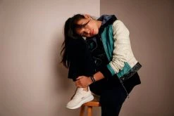 KangaROOS Kapuzensweatjacke aus weichem Nicky-Samt mit collem Nieten-Logo - NEUE KOLLEKTION Schwarz, Marine -KANGAROOS Verkäufe c6844513 e07c 5115 ad83 348ccc77fec3 2