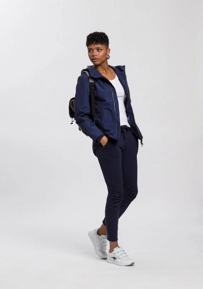 c68f3f55-8f21-5221-b820-fff9d31b875d.jpg KangaROOS Longsleeve mit V-Neck und silberschimmernden Logodruck auf der Brust - NEUE KOLLEKTION Mint, Weiß, Schwarz -KANGAROOS Verkäufe c68f3f55 8f21 5221 b820 fff9d31b875d