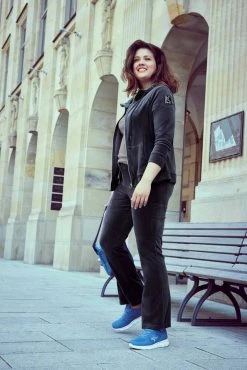 KangaROOS Jazzpants aus weichem Nicky-Samt mit collem Nieten-Logo - NEUE KOLLEKTION Schwarz, Marine 11 KangaROOS Jazzpants aus weichem Nicky-Samt mit collem Nieten-Logo - NEUE KOLLEKTION Schwarz, Marine -KANGAROOS Verkäufe e82f4123 ea79 5421 a9ee 0c68f0b14590