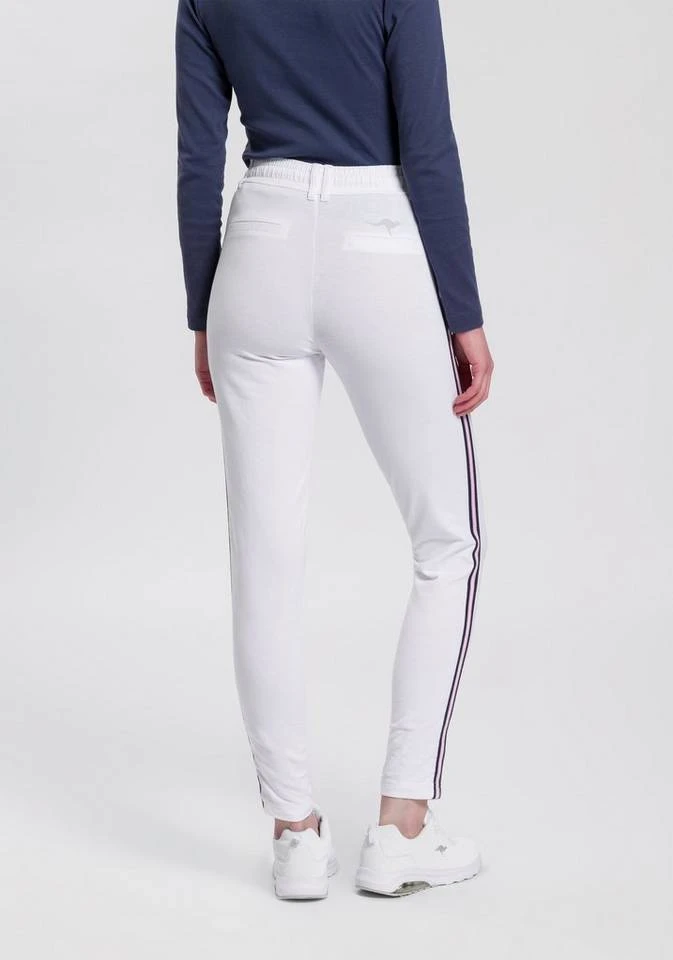 KangaROOS Jogger Pants mit seitlichem, aufgesetztem Galon-Streifen Marine, Weiß, Graublau-meliert, Schwarz 4 KangaROOS Jogger Pants mit seitlichem, aufgesetztem Galon-Streifen Marine, Weiß, Graublau-meliert, Schwarz – Bild 2